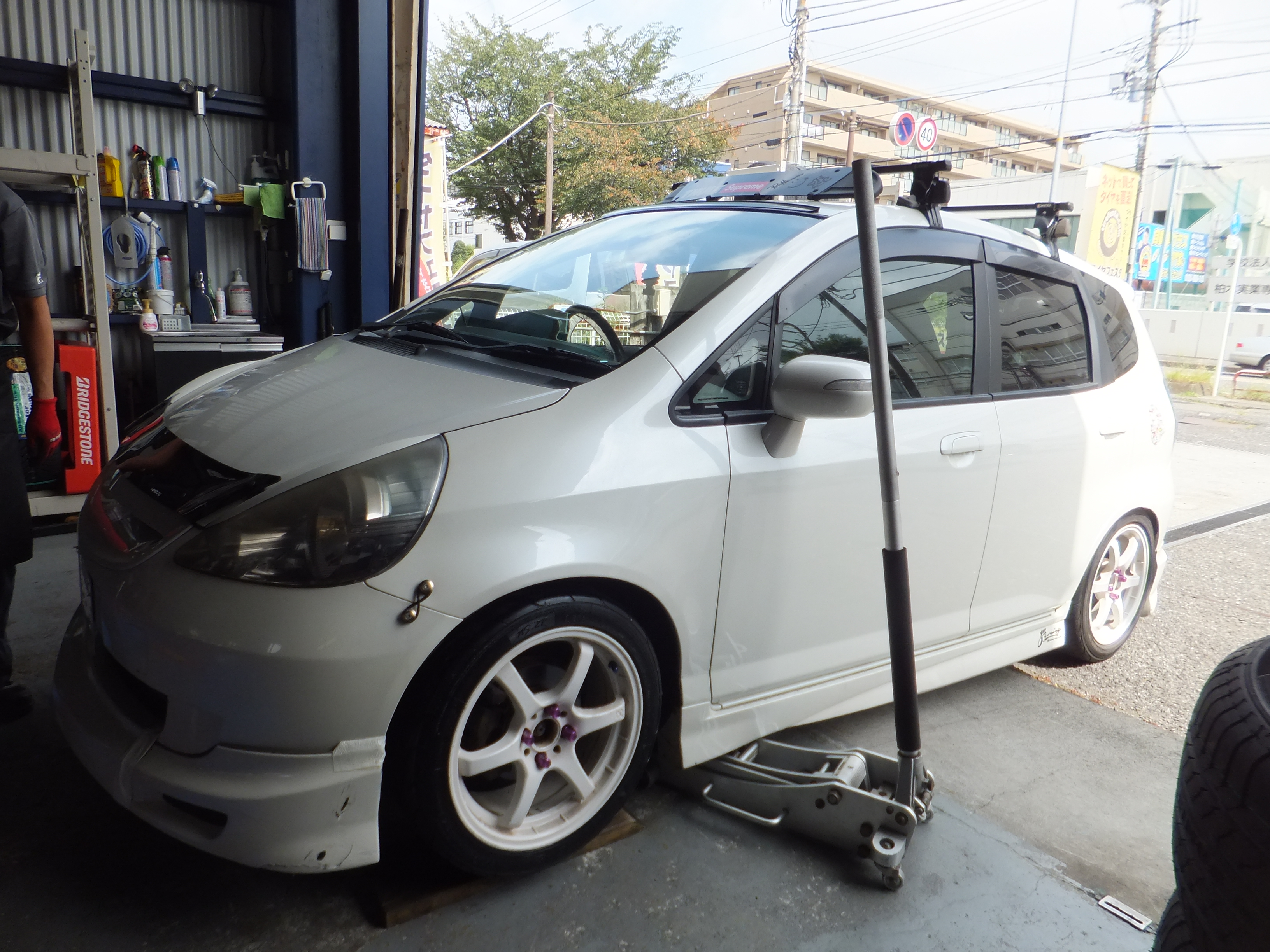 相模原市n様よりホンダフィットのタイヤ交換を承りました タイヤフェスタ