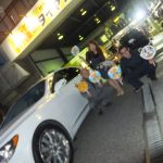 藤沢市H様 レクサスLS600 タイヤフェスタ自慢の込み込みセットで「16万円の節約！！」スタッフとパチリ♪