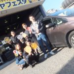 大和店♪横浜市瀬谷区N様　ホンダフィットのタイヤ交換でスタッフとパチリ♪