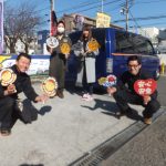 大和店♪横浜市S様 シボレー アストロのタイヤ交換でスタッフと一緒写真📷