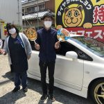 湘南平塚店♪伊勢原市 S様  ホンダ シビックのタイヤ交換♪スタッフとパチリもご一緒に♬『初めて利用しましたけど入りやすいお店だと思いました』