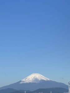 富士山絶景ポイント！銀河大橋から望む‼今シーズン2度目の雪化粧‼