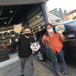 大和店♪リピーターの横浜市戸塚区Y様より日産ノートのパンク点検を承りました♪スタッフとパチリ♪ 大和店♪リピーターの横浜市戸塚区Y様より日産ノートのパンク点検を承りました♪スタッフとパチリ♪