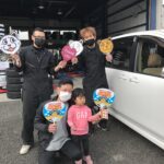 大和店♪リピーターの大和市U様よりトヨタシエンタのタイヤ交換を承りました♪スタッフと一緒にパチリ♪