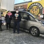 湘南平塚店♪リピーターの平塚市I様NISSANセレナのタイヤ交換♪スタッフとパチリもご一緒に!決め手は「価格・家から近いから」!! 湘南平塚店♪リピーターの平塚市I様NISSANセレナのタイヤ交換♪スタッフとパチリもご一緒に!決め手は「価格・家から近いから」!!