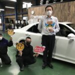 湘南平塚店♪リピーターの平塚市N様TOYOTAクラウンアスリートのタイヤ交換♪スタッフとパチリもご一緒に!決め手は「価格・家から近いから・タイヤが直送できるから」!! 湘南平塚店♪リピーターの平塚市N様TOYOTAクラウンアスリートのタイヤ交換♪スタッフとパチリもご一緒に!決め手は「価格・家から近いから・タイヤが直送できるから」!!