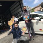 大和店♪大和市S様よりトヨタプリウスのタイヤ交換を承りました♪スタッフと一緒にパチリ♪