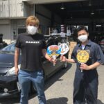 大和店♪リピーターの海老名市Y様よりトヨタプリウスのタイヤ交換でスタッフとパチリ♪ 大和店♪リピーターの海老名市Y様よりトヨタプリウスのタイヤ交換でスタッフとパチリ♪