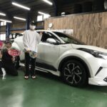 湘南平塚店♪リピーターの平塚市A様TOYOTA CHRのタイヤ交換♪スタッフとパチリもご一緒に!決め手は「近さ・安さ」!! 湘南平塚店♪リピーターの平塚市A様TOYOTA CHRのタイヤ交換♪スタッフとパチリもご一緒に!決め手は「近さ・安さ」!!