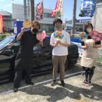 湘南平塚店♪リピーターの伊勢原市H様日産 スカイラインのタイヤ交換♪スタッフとパチリもご一緒に！決め手は「安さ・予約のしやすさ」！！