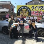 湘南平塚店♪茅ケ崎市S様お得なコミコミセットで￥30,000以上のお得！！ NISSANフーガのタイヤ交換♪スタッフとパチリもご一緒に♬決め手は「近さ・安さ・予約のしやすさ」！！