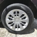 湘南平塚店♪平塚市K様お得なコミコミセットで！！TOYOTA パッソのタイヤ交換♪￥15,000～￥20,000お得に！！スタッフとパチリもご一緒に！！