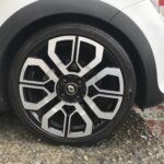 湘南平塚店♪リピーターの平塚市K様ルノー トゥインゴのタイヤ交換♪決め手は「近さ・技術と安心」！！