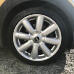 湘南平塚店♪茅ヶ崎市K様BMW MINIMのタイヤ交換を承りました決め手は「安さ」♪スタッフとパチリもご一緒に!! 湘南平塚店♪茅ヶ崎市K様BMW MINIMのタイヤ交換を承りました決め手は「安さ」♪スタッフとパチリもご一緒に!!