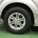 湘南平塚店♪茅ケ崎市F様TOYOTA ハイエースのタイヤ交換を承りました。決め手は「予約のしやすさ」♪スタッフとパチリもご一緒に!! 湘南平塚店♪茅ケ崎市F様TOYOTA ハイエースのタイヤ交換を承りました。決め手は「予約のしやすさ」♪スタッフとパチリもご一緒に!!