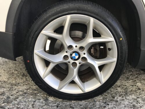 湘南平塚店♪茅ケ崎市K様よりBMW　X1のタイヤ交換を承りました♪「タイヤをネットで購入することにより、約8万円の節約が出来た♪」