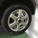 湘南平塚店♪寒川町K様よりホンダザッツのタイヤ交換を承りました♪今回は、お得なコミコミセット！決め手は「安さ・お客様の声を見て」♪スタッフとパチリもご一緒に！！