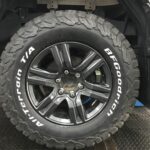 湘南平塚店♪茅ヶ崎市K様よりトヨタハイラックスのタイヤ交換を承りました♪決め手は「雰囲気、ブログを見て、技術力、前回利用してとても丁寧な対応で作業も早く丁寧だったから」！！