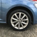 湘南平塚店♪平塚市H様よりフォルクスワーゲンゴルフのタイヤ交換を承りました♪決め手は「予約のしやすさ・タイヤを直送できるから」♪スタッフとパチリもご一緒に！！