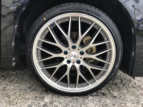 湘南平塚店♪平塚市H様よりTOYOTAヴェルファイアのタイヤ交換を承りました♪決め手は「近さ・予約のしやすさ・タイヤを直送できるから」♪スタッフとパチリもご一緒に！！