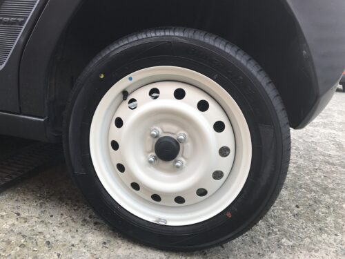 湘南平塚店♪平塚市A様お得なコミコミセットで！DAIHATUタフトのタイヤ交換♪決め手は『近さ・安さ・お客様の声を見て』！！