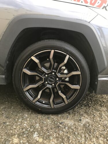 湘南平塚店♪平塚市H様よりTOYOTA RAV4 のタイヤ交換を承りました♪決め手は「近さ」！！