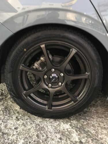 湘南平塚店♪藤沢市T様よりHONDA シビックのタイヤ交換を承りました♪決め手は「予約のしやすさ・雰囲気・タイヤが直送出来るから」♪スタッフとパチリもご一緒に！！