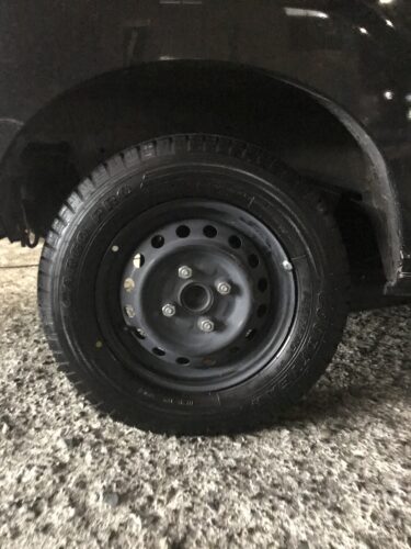湘南平塚店♪平塚市S様お得なコミコミセットで！DAIHATUハイゼットのタイヤ交換♪決め手は『安さ・前回作業してもらい良かったので』！！