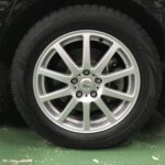 湘南平塚店♪Y横浜市T様NISSAN スカイラインのタイヤ交換を承りました♪決め手は「予約のしやすさ」♪スタッフとパチリもご一緒に！！