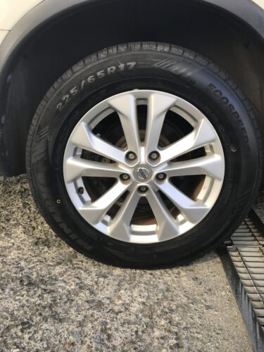 湘南平塚店♪M様よりNISSANエクストレイル のタイヤ交換を承りました♪決め手は「近さ・お客様の声を見て・タイヤを直送できるから」！！