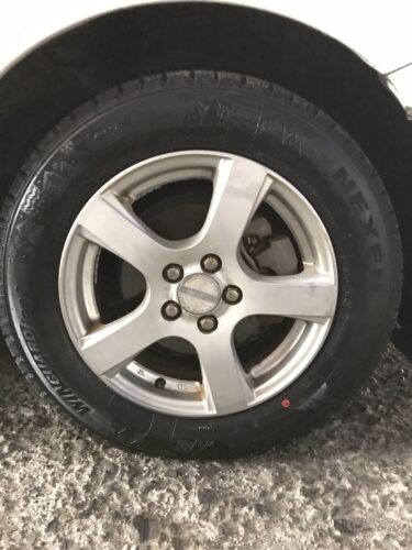 湘南平塚店♪平塚市K様TOYOTA プリウスのタイヤ交換を「コミコミセット」で決め手は「近さ・安さ」♪スタッフとパチリもご一緒に！！
