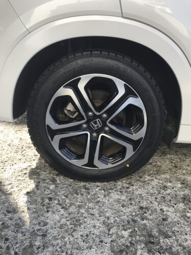 湘南平塚店♪平塚市H様お得なコミコミセットで！HONDA ヴェゼルのタイヤ交換♪決め手は『近さ・安さ』！！