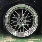 湘南平塚店♪茅ヶ崎市Y様よりTOYOTA クラウンのタイヤ交換を承りました♪決め手は「近さ」♪スタッフとパチリもご一緒に！！