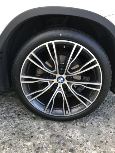 湘南平塚店♪二宮町K様よりBMW X3のタイヤ交換を承りました♪決め手は「近さ、安さ、お客様の声を見て、タイヤを直送できるから」！！