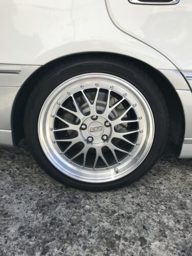 湘南平塚店♪茅ヶ崎市H様よりトヨタクラウンのタイヤ交換を承りました♪決め手は「近さ」♪スタッフとパチリもご一緒に!! 湘南平塚店♪茅ヶ崎市H様よりトヨタクラウンのタイヤ交換を承りました♪決め手は「近さ」♪スタッフとパチリもご一緒に!!