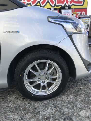 湘南平塚店♪茅ヶ崎市B様お得なコミコミセットで！TOYOTA シエンタのタイヤ交換♪決め手は『近さ・安さ・予約のしやすさ・タイヤを直送できるから』！！