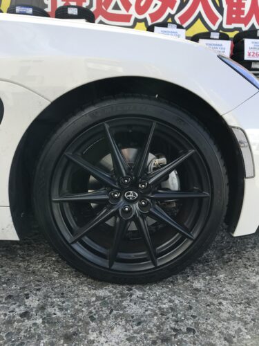 湘南平塚店♪秦野市D様 TOYOTA GR86のタイヤ交換を承りました♪決め手は「価格・予約のしやすさ・雰囲気・タイヤが直送出来るから・技術力」♪
