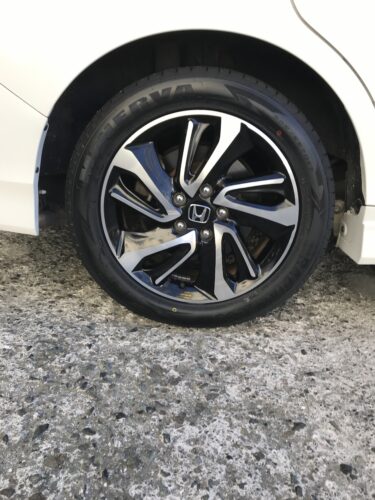 湘南平塚店♪茅ヶ崎市S様よりホンダステップワゴンスパーダのタイヤ交換を承りました♪決め手は「近さ、お客様の声を見て、HPの見やすさ、予約のしやすさ、タイヤを直送できるから」！！