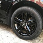 湘南平塚店♪I様お得なコミコミセットで！！TOYOTA カローラのタイヤ交換♪決め手は『近さ・安さ・予約のしやすさ』！！スタッフとパチリもご一緒に！！