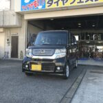 大和店♪相模原市O様よりホンダ N-BOXのタイヤ交換を承りました♪決め手は「近さ、安さ」♪スタッフとパチリもご一緒に！！