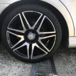 湘南平塚店♪H様よりメルセデスベンツCクラスのタイヤ交換を承りました♪決め手は「価格、家から近いから、雰囲気、タイヤを直送できるから」♪スタッフとパチリもご一緒に！！