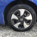 湘南平塚店♪寒川町H様 HONDA フィットのタイヤ交換を承りました♪決め手は「近さ」♪スタッフとパチリもご一緒に!! 湘南平塚店♪寒川町H様 HONDA フィットのタイヤ交換を承りました♪決め手は「近さ」♪スタッフとパチリもご一緒に!!