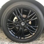 湘南平塚店♪大磯町E様HONDA オデッセイのタイヤ交換を承りました♪決め手は「価格・予約のしやすさ・雰囲気・技術力」♪スタッフとパチリもご一緒に！！