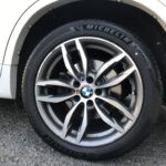 大和店♪U様よりBMW X4 のタイヤ交換を承りました♪決め手は「予約のしやすさ」♪スタッフとパチリもご一緒に！！