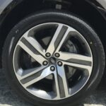 湘南平塚店♪K様よりランドローバーディスカバリーのタイヤ交換を承りました♪決め手は「価格、予約のしやすさ、家から近いから、タイヤを直送できるから、技術力」！！