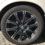 湘南平塚店♪K様よりニッサンジュークのタイヤ交換を承りました♪決め手は「予約のしやすさ、雰囲気、家から近いから、タイヤを直送できるから」♪スタッフとパチリもご一緒に！！