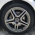 湘南平塚店♪茅ヶ崎市K様 MercedesBenz C200 ステーションワゴンのタイヤ交換を承りました♪決め手は「価格・予約のしやすさ・家から近いから・タイヤが直送出来るから」♪スタッフとパチリもご一緒に！！