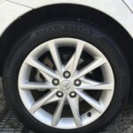 湘南平塚店♪藤沢市M様 TOYOTA プリウスαのタイヤ交換を承りました♪決め手は「価格・予約のしやすさ・雰囲気・技術力」♪スタッフとパチリもご一緒に！！