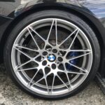 湘南平塚店♪寒川町M様よりBMW M4のタイヤ交換を承りました♪決め手は「予約のしやすさ、ブログを見て、家から近いから、タイヤを直送できるから」♪スタッフとパチリもご一緒に！！