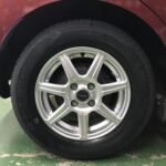 湘南平塚店♪平塚市M様 NISSAN ノートのタイヤ交換を承りました♪決め手は「近さ」♪スタッフとパチリもご一緒に！！